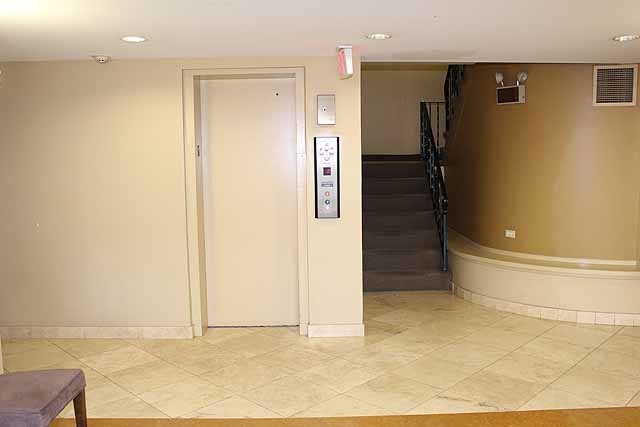 904 Ridge Square, Unit 114 Elk Grove Village, IL 60007 - Photo 4 of 16