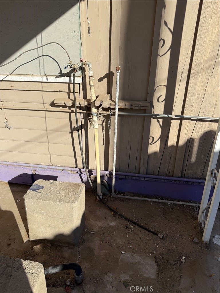 406 D Street Needles, CA 92363 - Photo 15 of 16 a view of entryway