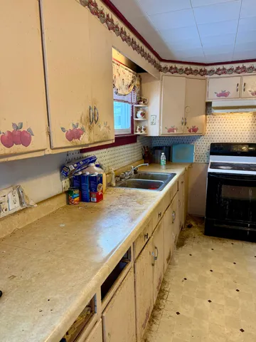 $139,900 | 19 Fowler Street, Calais, ME 04619