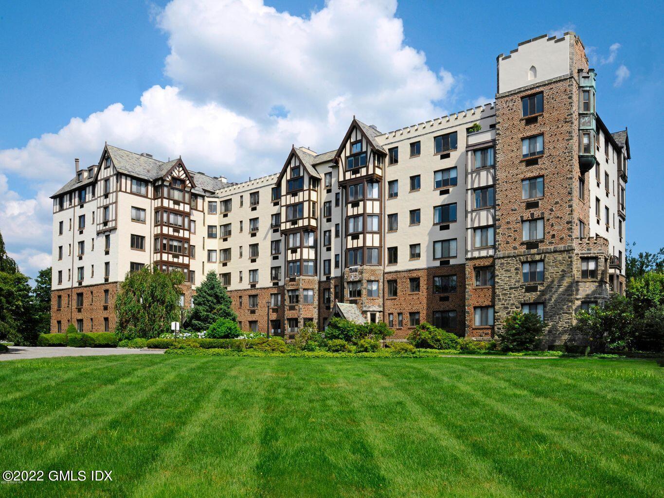 47 Lafayette Place, Unit 3H Greenwich, CT 06830 - Photo 11 of 13 front view of a building with a yard