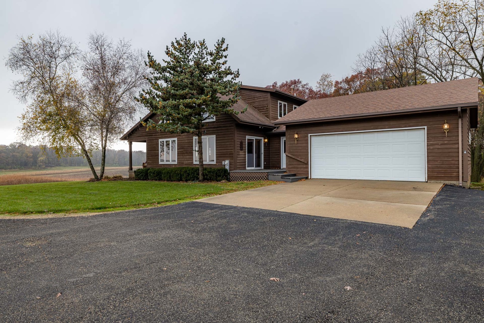 17501 Bishop Road Morrison, IL 61270 - Photo 64 of 167 a view of a house with a big yard and palm trees