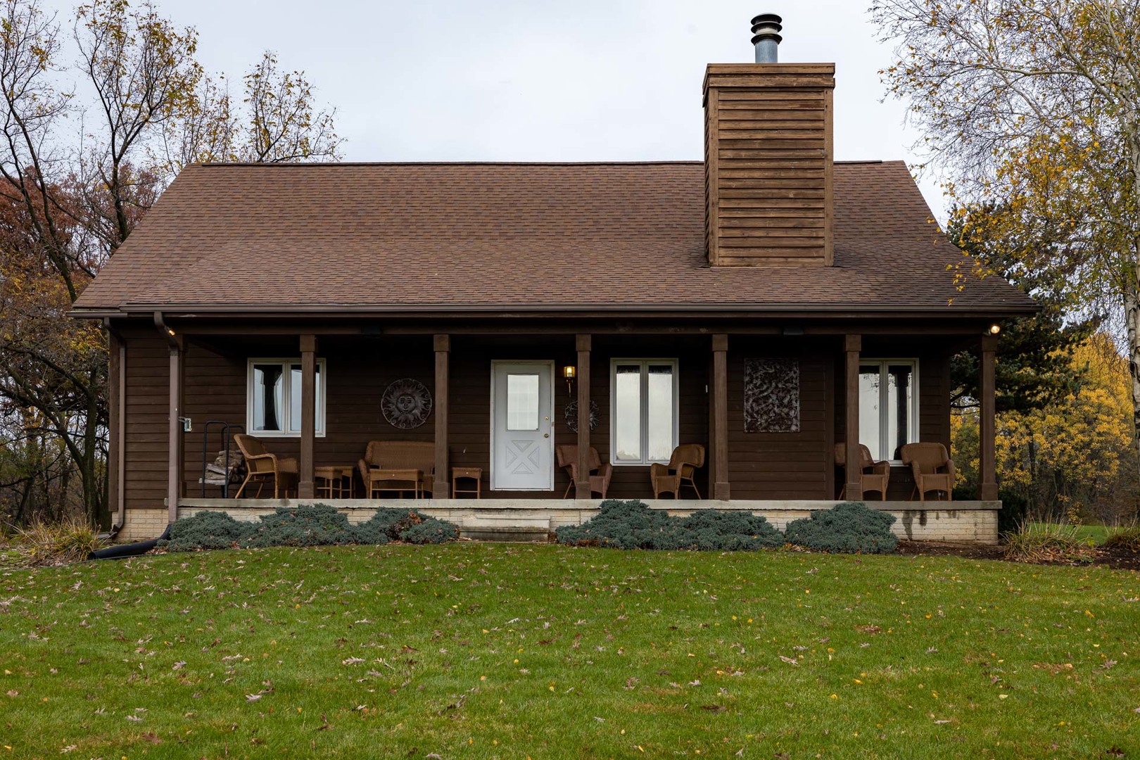 17501 Bishop Road Morrison, IL 61270 - Photo 71 of 167 a front view of a house with a yard