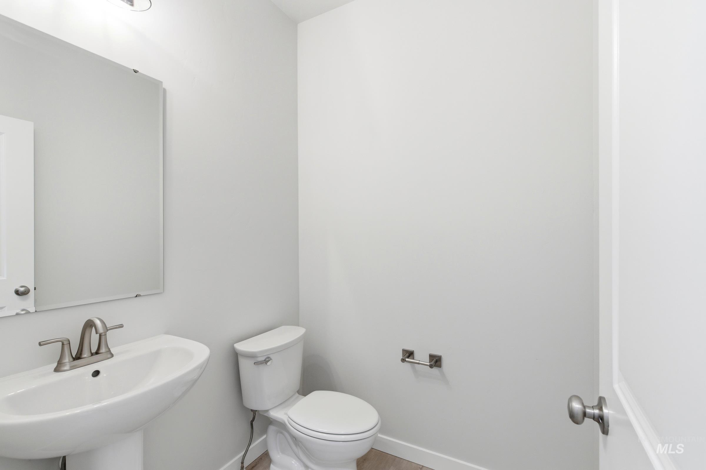 13663 Redway Court Caldwell, ID 83607 - Photo 24 of 32 Pedestal sink with brushed nickel faucet, wall-mounted mirror, and overhead lighting fixture