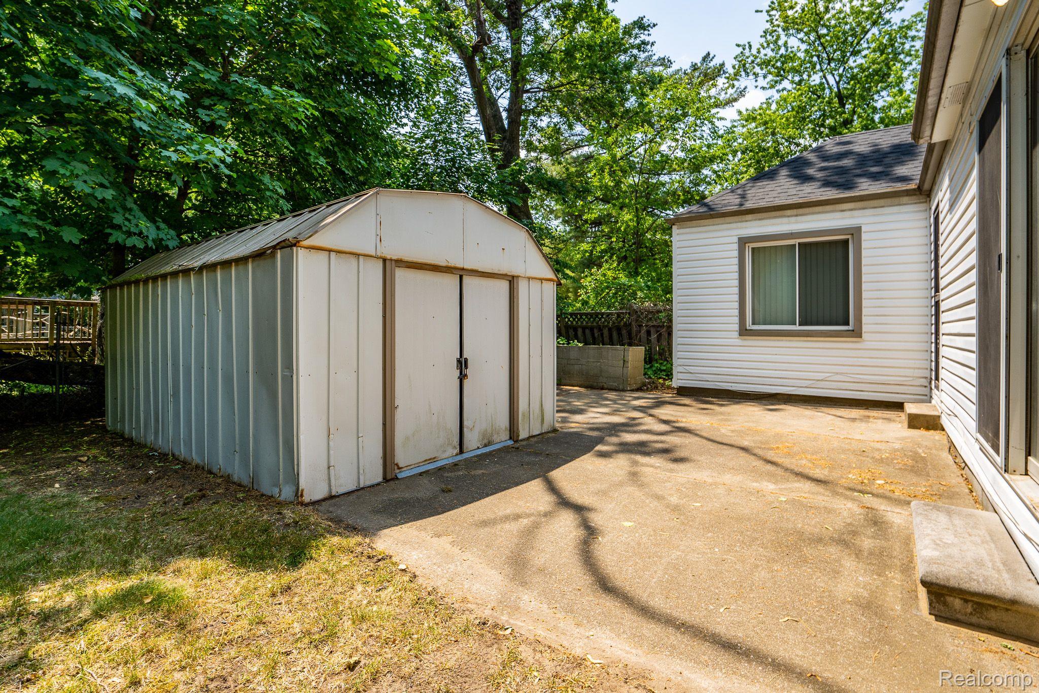 20954 Greenview Road Southfield, MI 48075 - Photo 51 of 55 Gallery Image 51