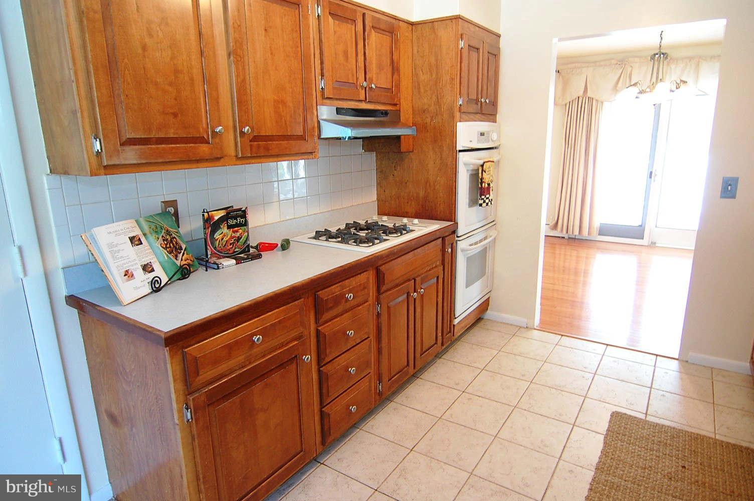 18428 Kingshill Road Germantown, MD 20874 - Photo 8 of 30 Kitchen