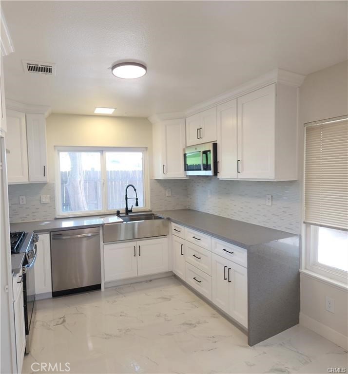 10160 Medallion Place Riverside, CA 92503 - Photo 4 of 29
