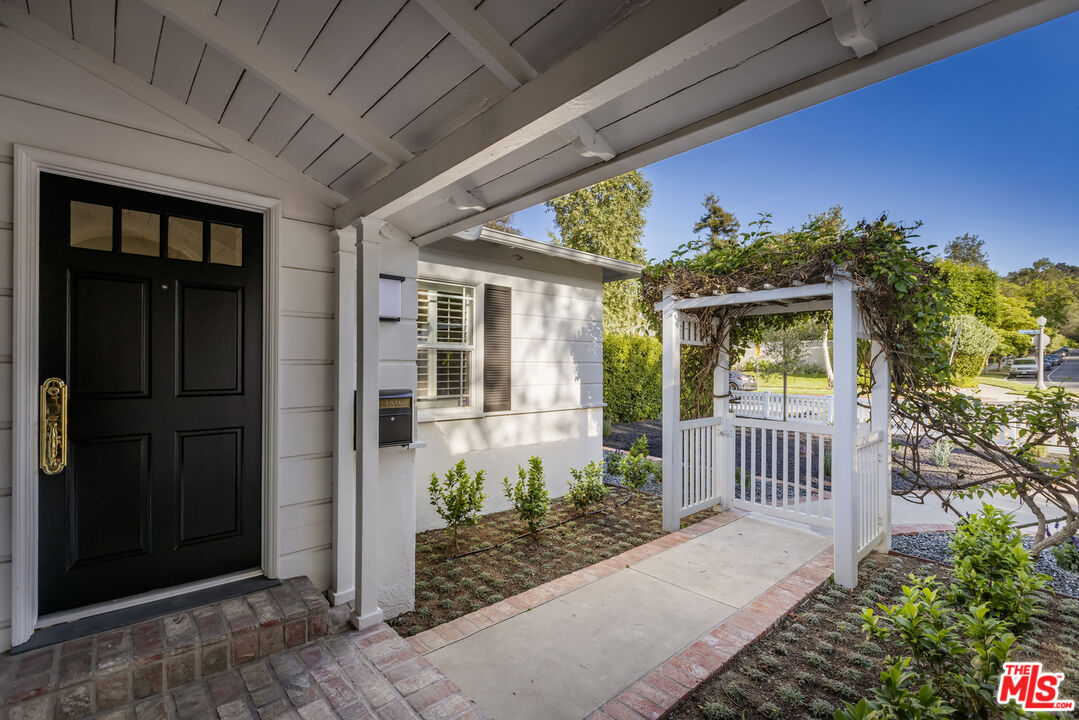 12153 Maxwellton Road Studio City, CA 91604 - Photo 42 of 48
