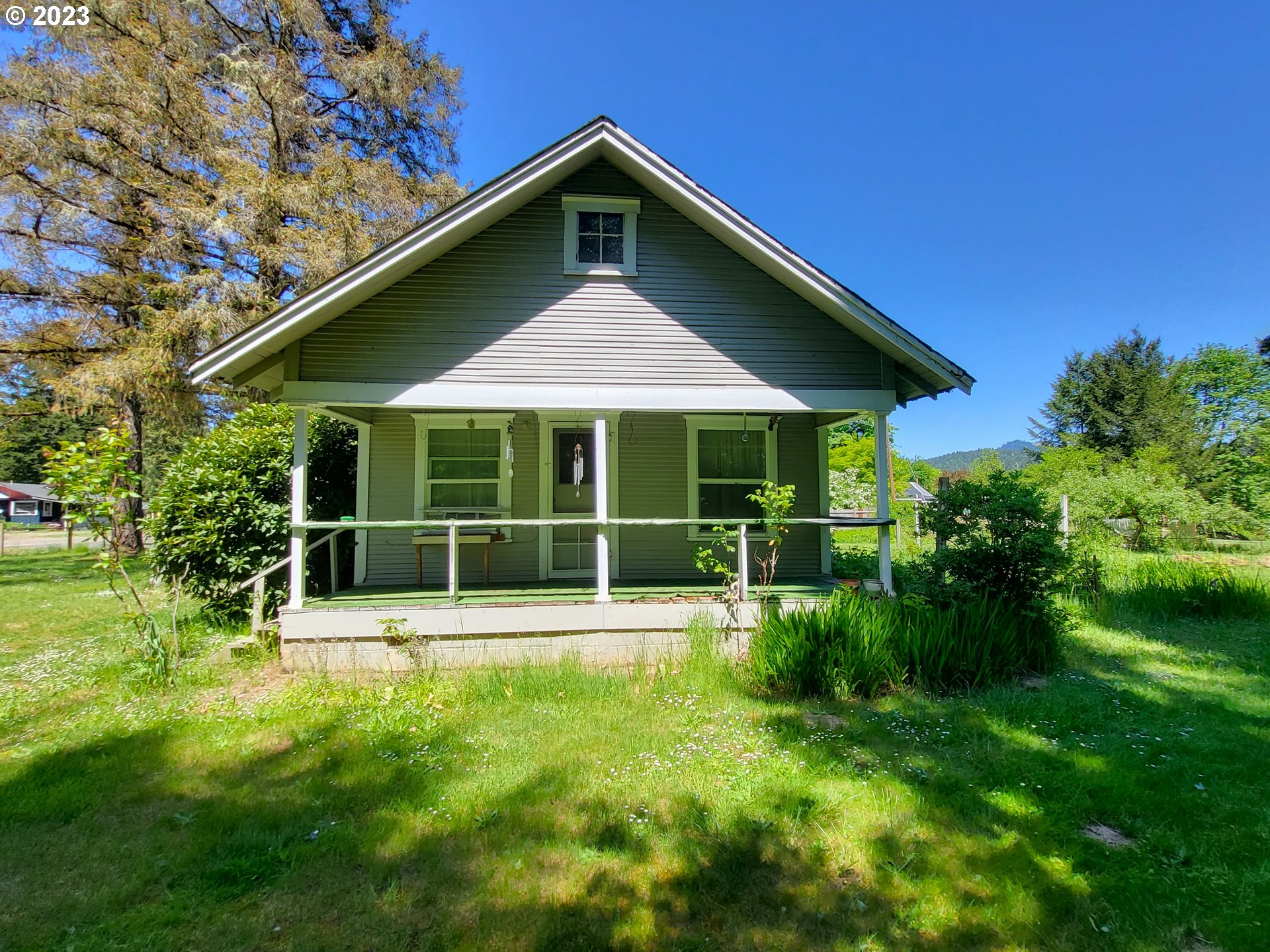 1001 Curtin Road Cottage Grove, OR 97424 - Photo 14 of 24 a front view of a house with a yard
