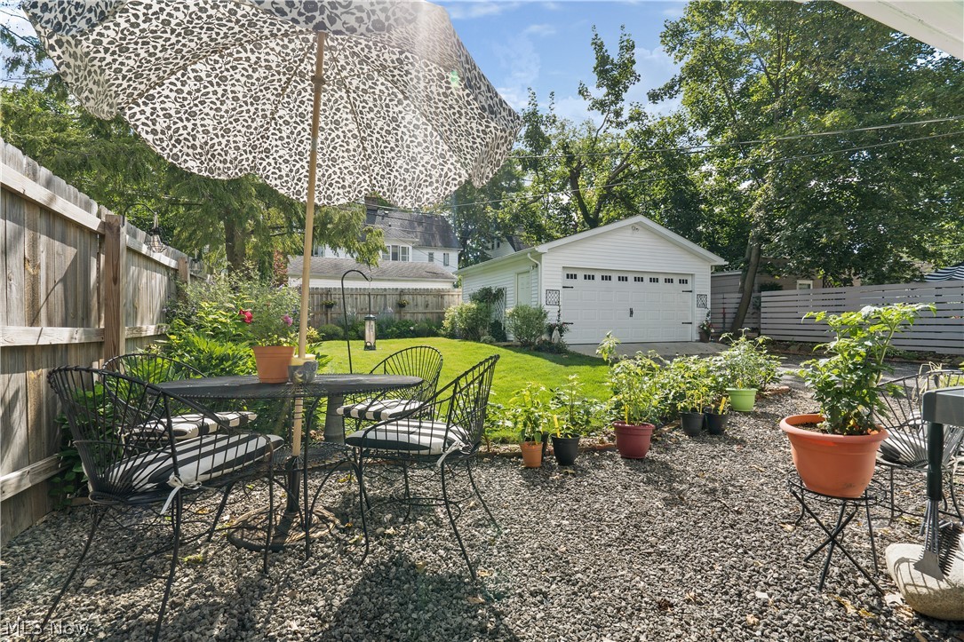 3269 Avalon Road Cleveland, OH 44120 - Photo 13 of 16 Back sitting area