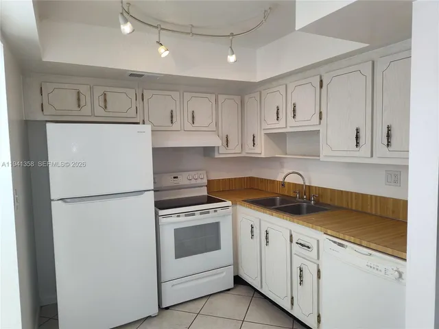 $2,000 | 7441 West Sunrise Boulevard, Unit 7441, Plantation, FL 33322