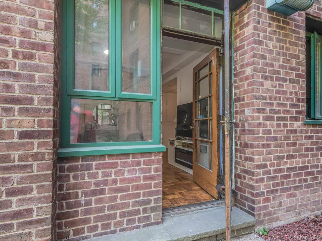 1554 Unionport Road, Unit TG Bronx, NY 10462 - Photo 11 of 12 Gallery Image 11