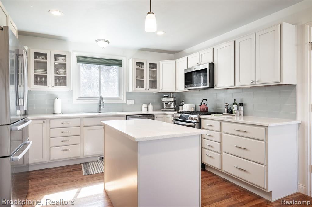 391 Elmhill Road Rochester Hills, MI 48306 - Photo 8 of 44