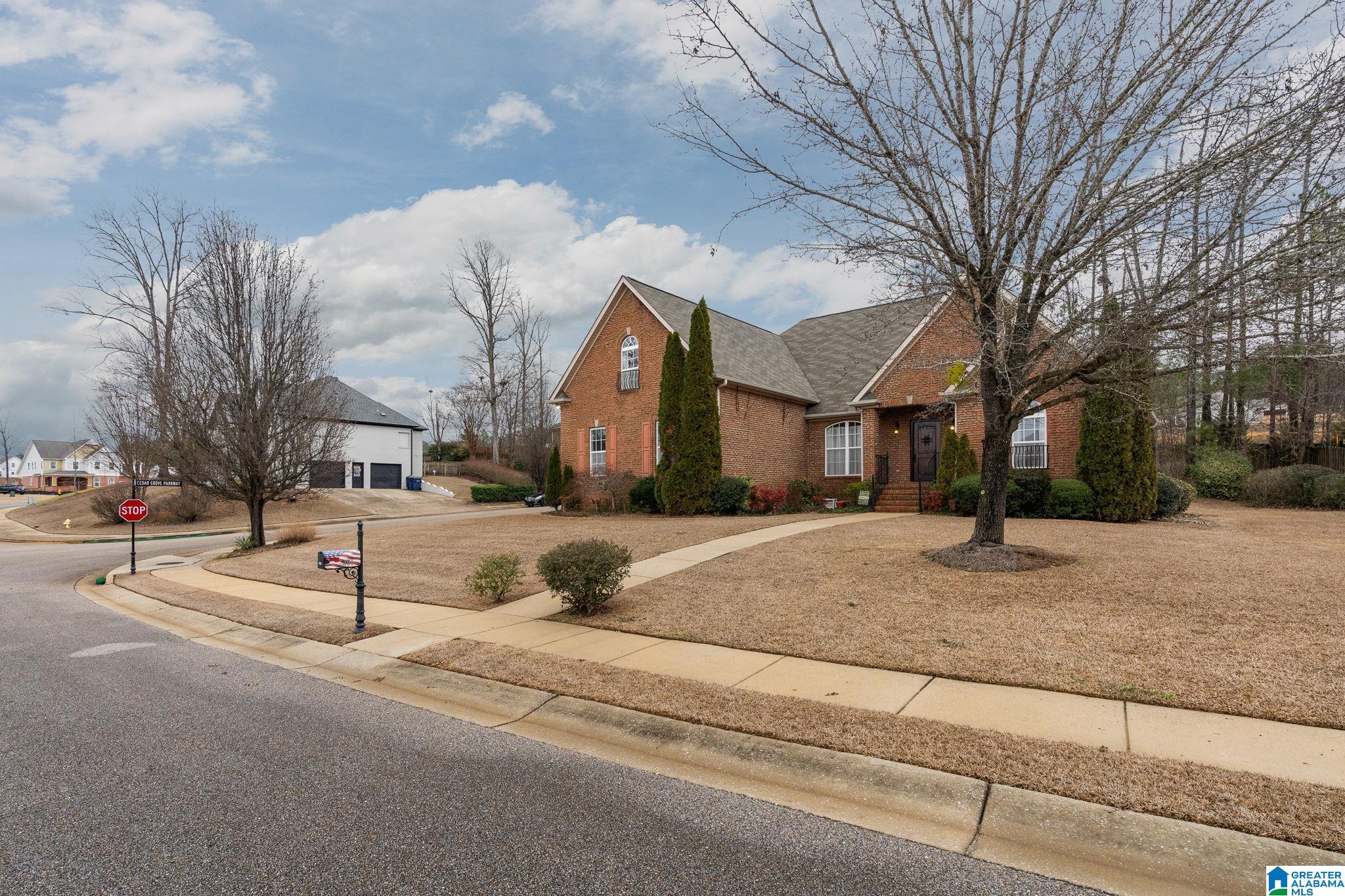 401 Cornwall Drive Alabaster, AL 35114 - Photo 2 of 32