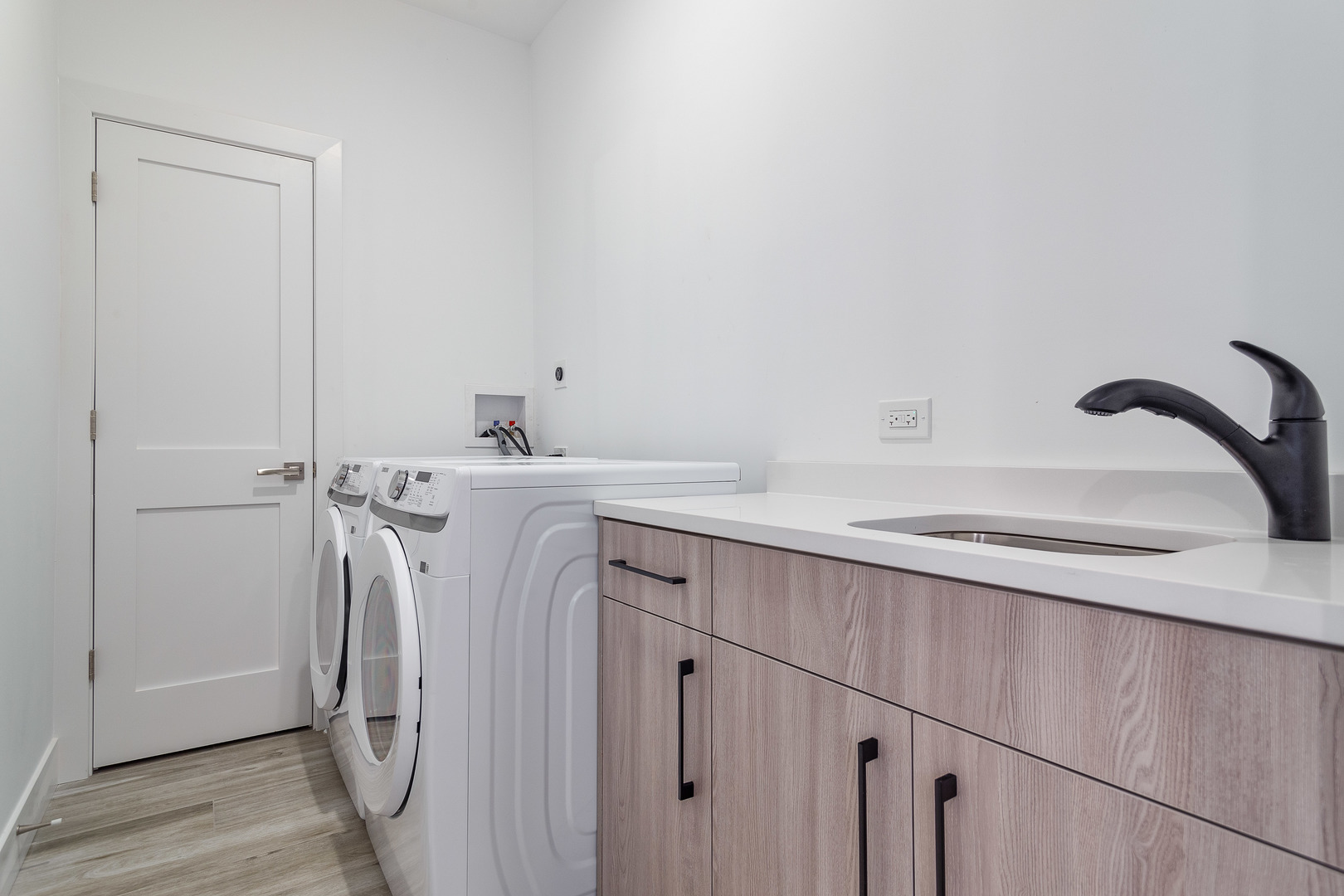 2055 West Race Avenue Chicago, IL 60612 - Photo 27 of 36 a bathroom with a sink a toilet and mirror