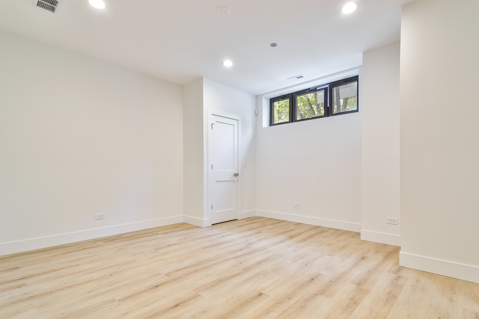 2055 West Race Avenue Chicago, IL 60612 - Photo 30 of 36 an empty room with wooden floor and windows