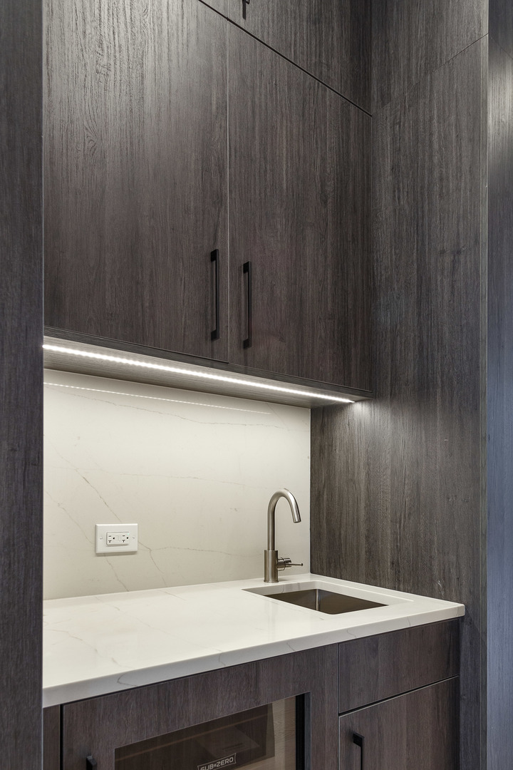 2055 West Race Avenue Chicago, IL 60612 - Photo 6 of 36 a close view of sink