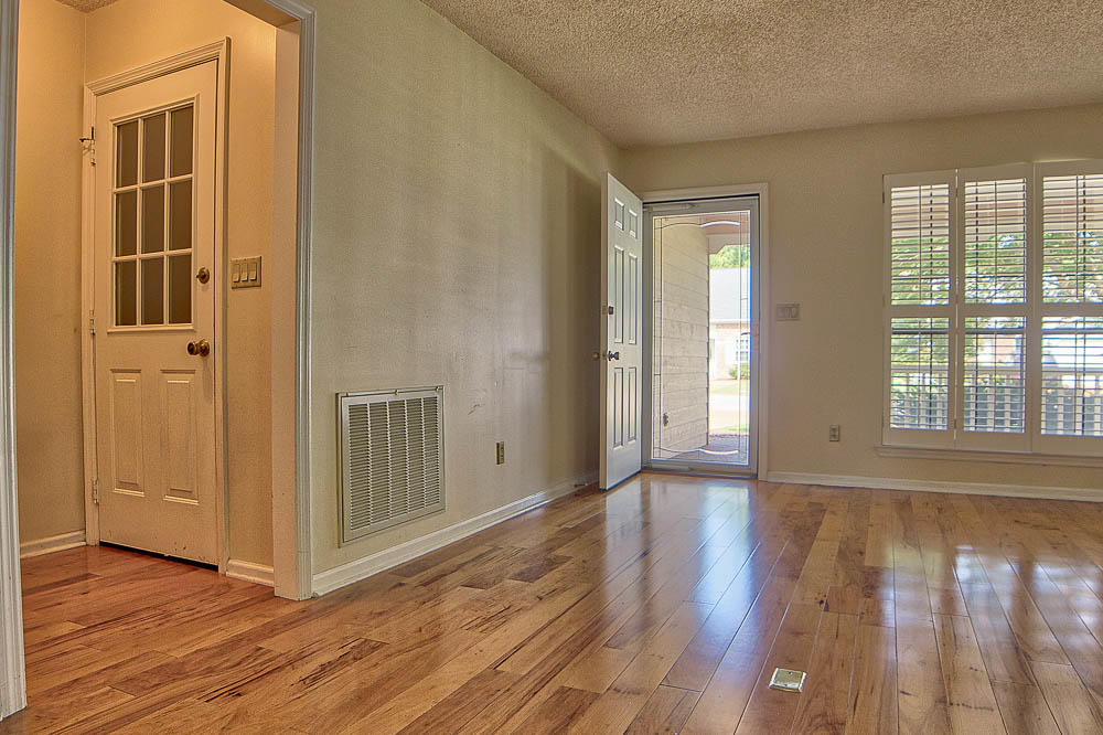 6594 Hickory Brook Road Chattanooga, TN 37421 - Photo 7 of 28 living