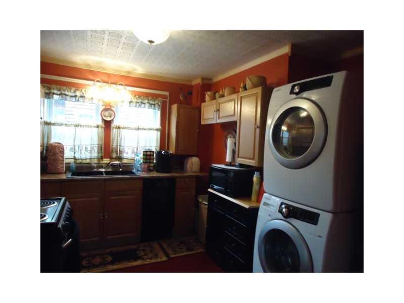 42 Nichol Street Paris, ME 04281 - Photo 5 of 16 Kitchen.