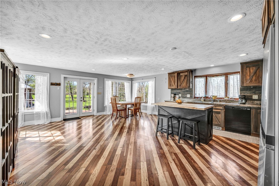 2160 Boston Road Hinckley, OH 44233 - Photo 19 of 50 Expansive light filled rooms.