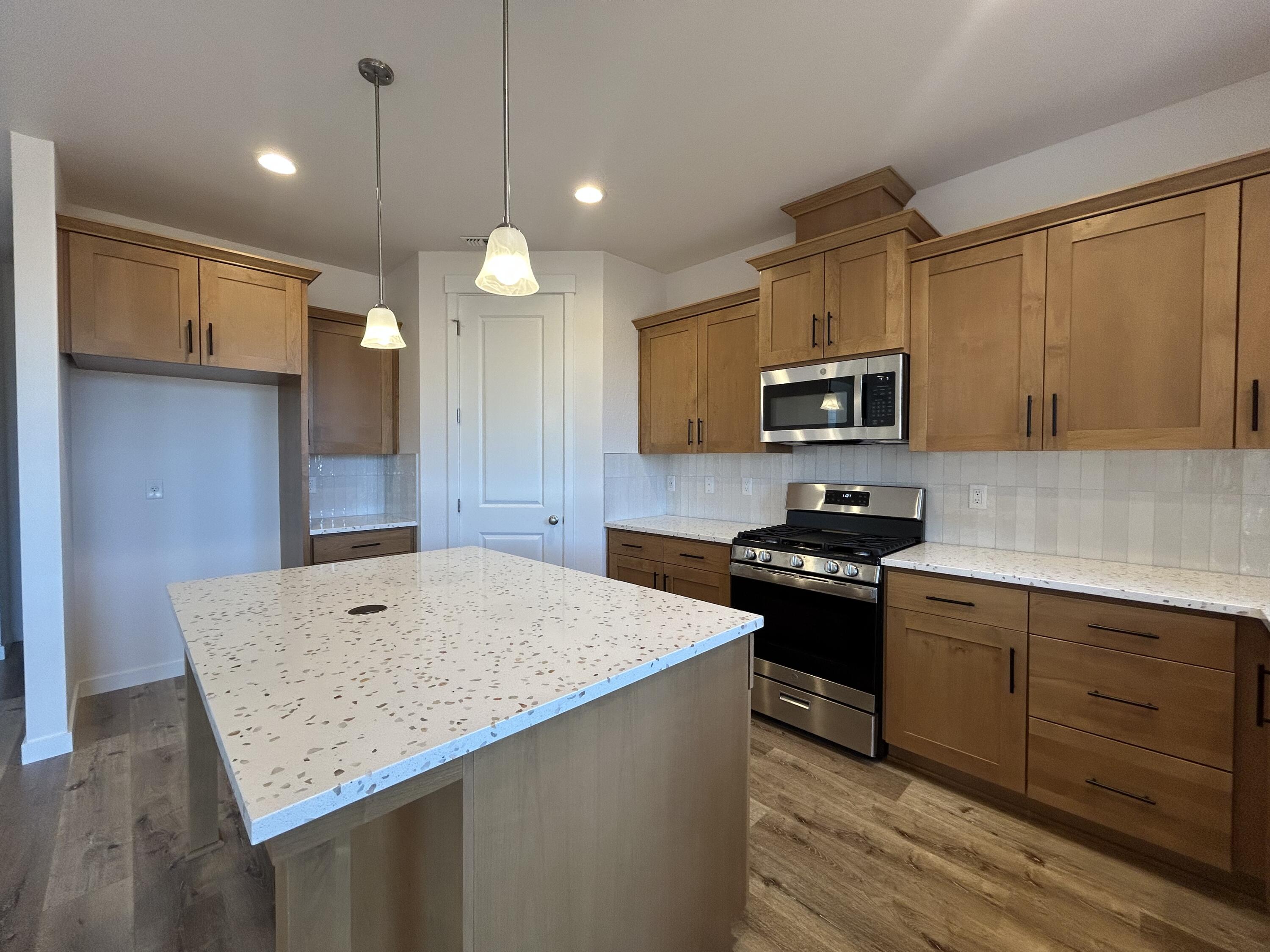 121 Valemont Drive, Unit 34 Eagle Point, OR 97524 - Photo 9 of 24