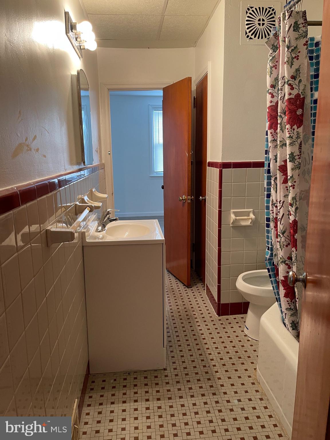 7223 Dungan Road Philadelphia, PA 19111 - Photo 14 of 20