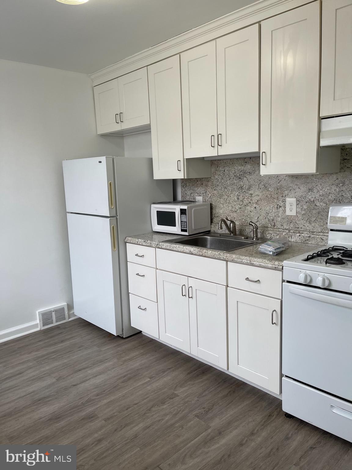 7223 Dungan Road Philadelphia, PA 19111 - Photo 5 of 20