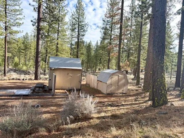 a view of a house with backyard