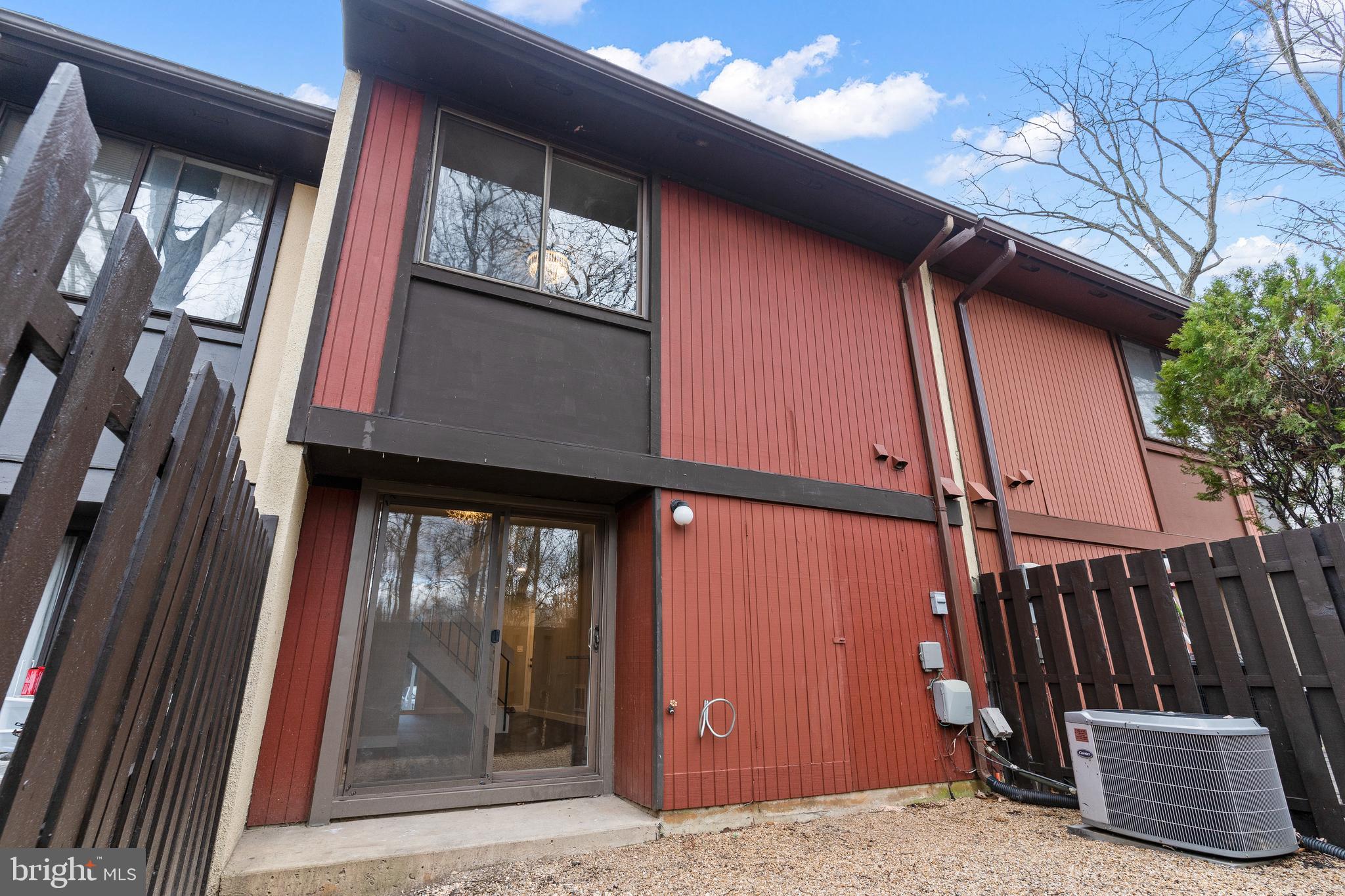 2138 Cartwright Place Reston, VA 20191 - Photo 27 of 27 Back yard for al fresco dining!