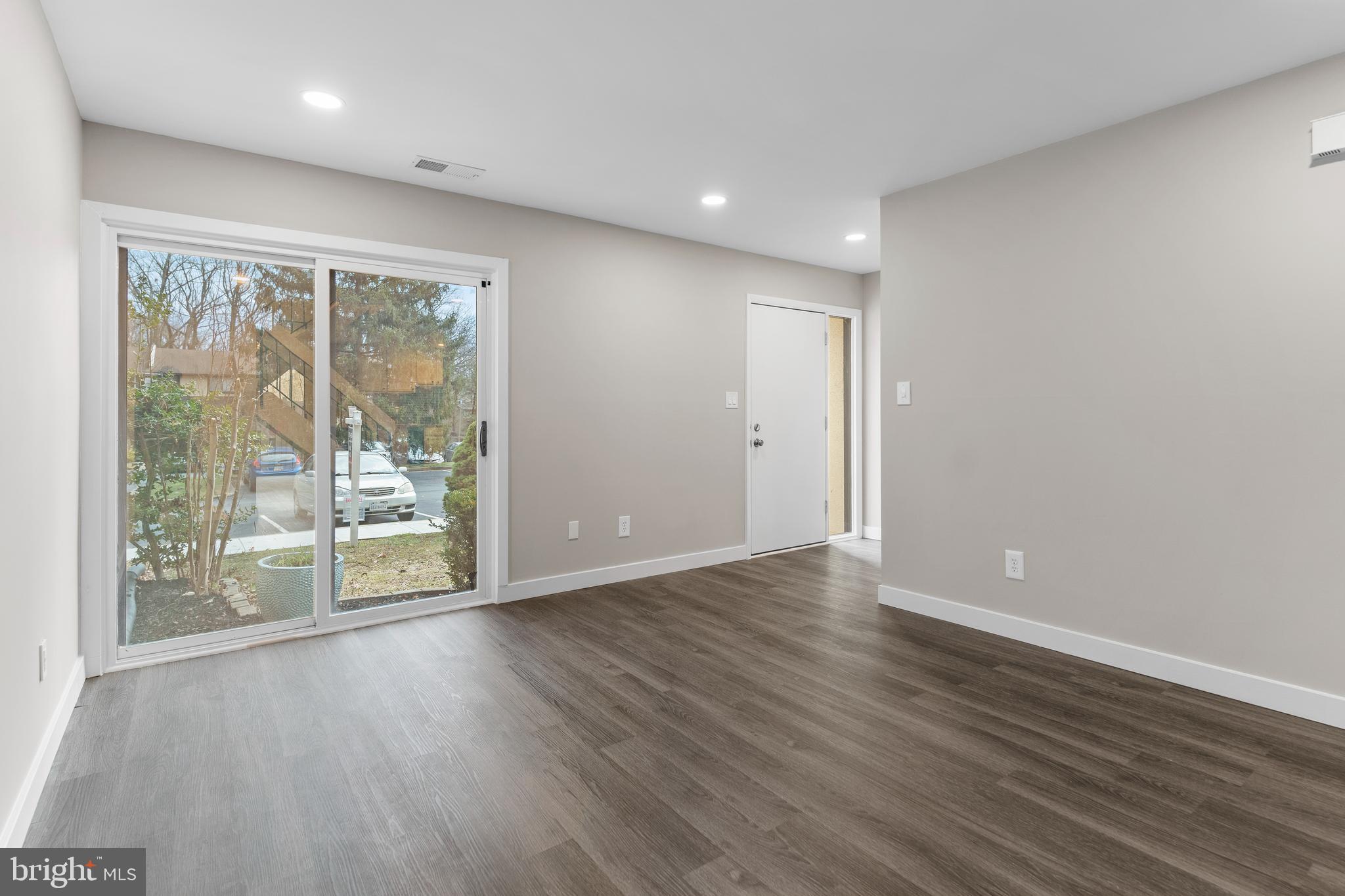 2138 Cartwright Place Reston, VA 20191 - Photo 4 of 27 Light and bright living space