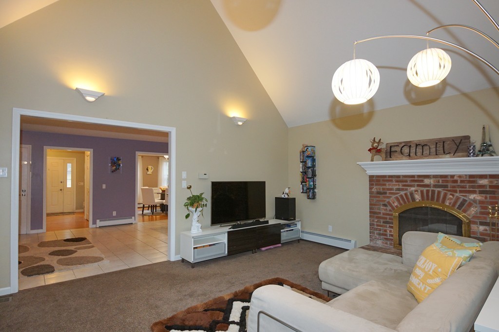 1 Round Table Road Shrewsbury, MA 01545 - Photo 6 of 25 Gallery Image 6