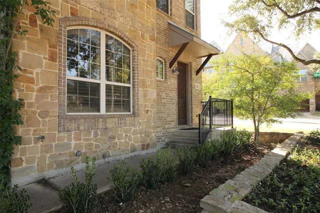 $3,100 | 528 Tuscan Drive, Irving, TX 75039