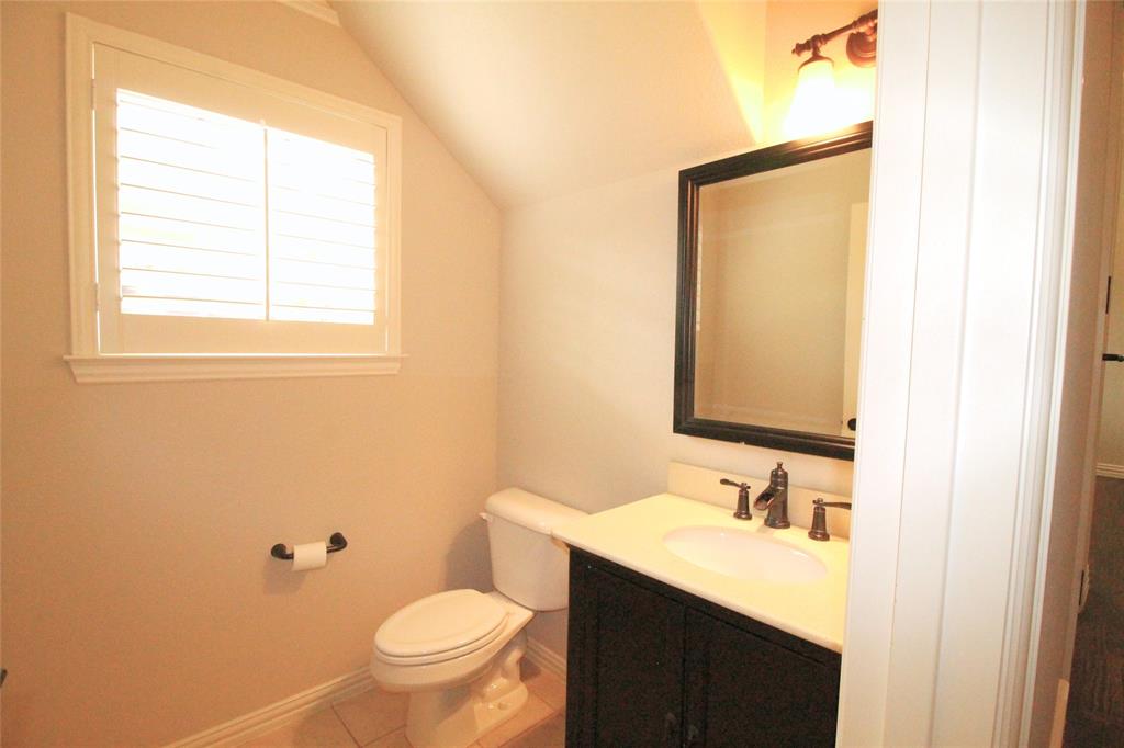 528 Tuscan Drive Irving, TX 75039 - Photo 8 of 40 a bathroom with a granite countertop sink toilet and mirror