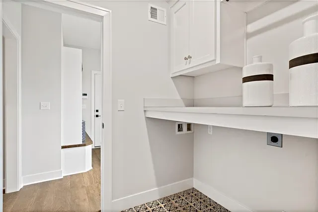 $579,900 | 7229 Allman Drive, Shawnee, KS 66217