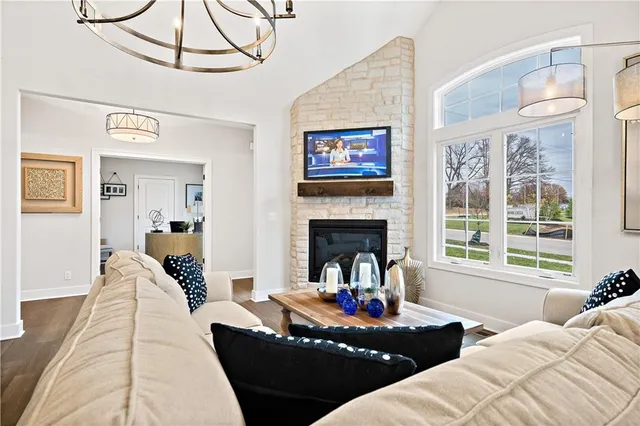 $579,900 | 7229 Allman Drive, Shawnee, KS 66217