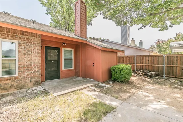 $270,000 | 610 Canterbury Street, Euless, TX 76039