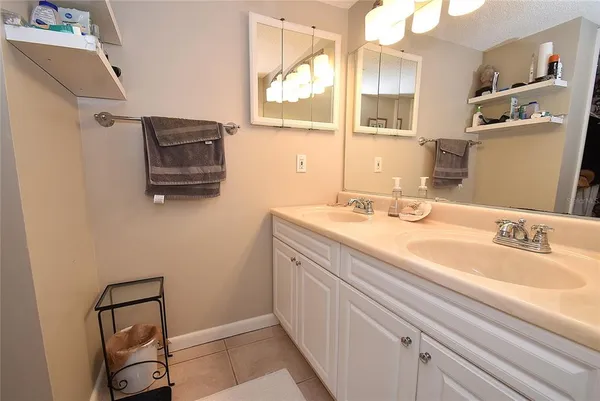 $2,000 | 1608 Bayhouse Point Drive, Unit GL304, Sarasota, FL 34231