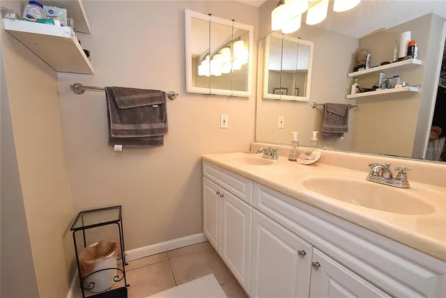 $1,800 | 1608 Bayhouse Point Drive, Unit GL304, Sarasota, FL 34231