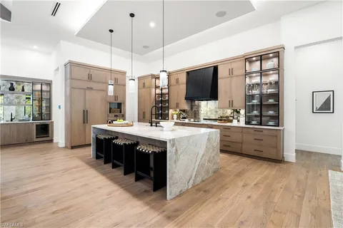 $6,000,000 | 4525 Club Estates Drive, Naples, FL 34114