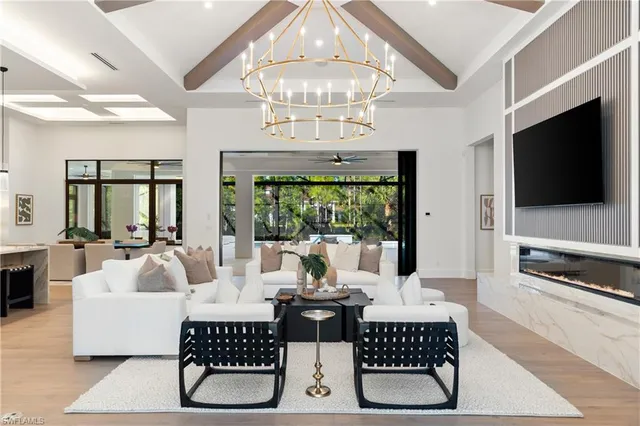 $6,000,000 | 4525 Club Estates Drive, Naples, FL 34114