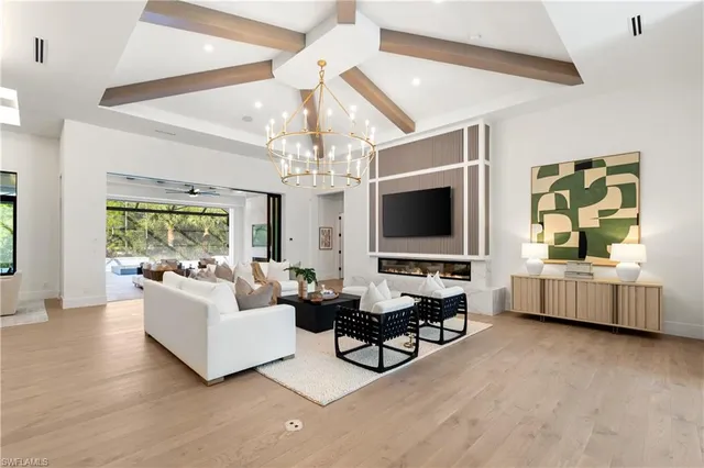 $6,000,000 | 4525 Club Estates Drive, Naples, FL 34114