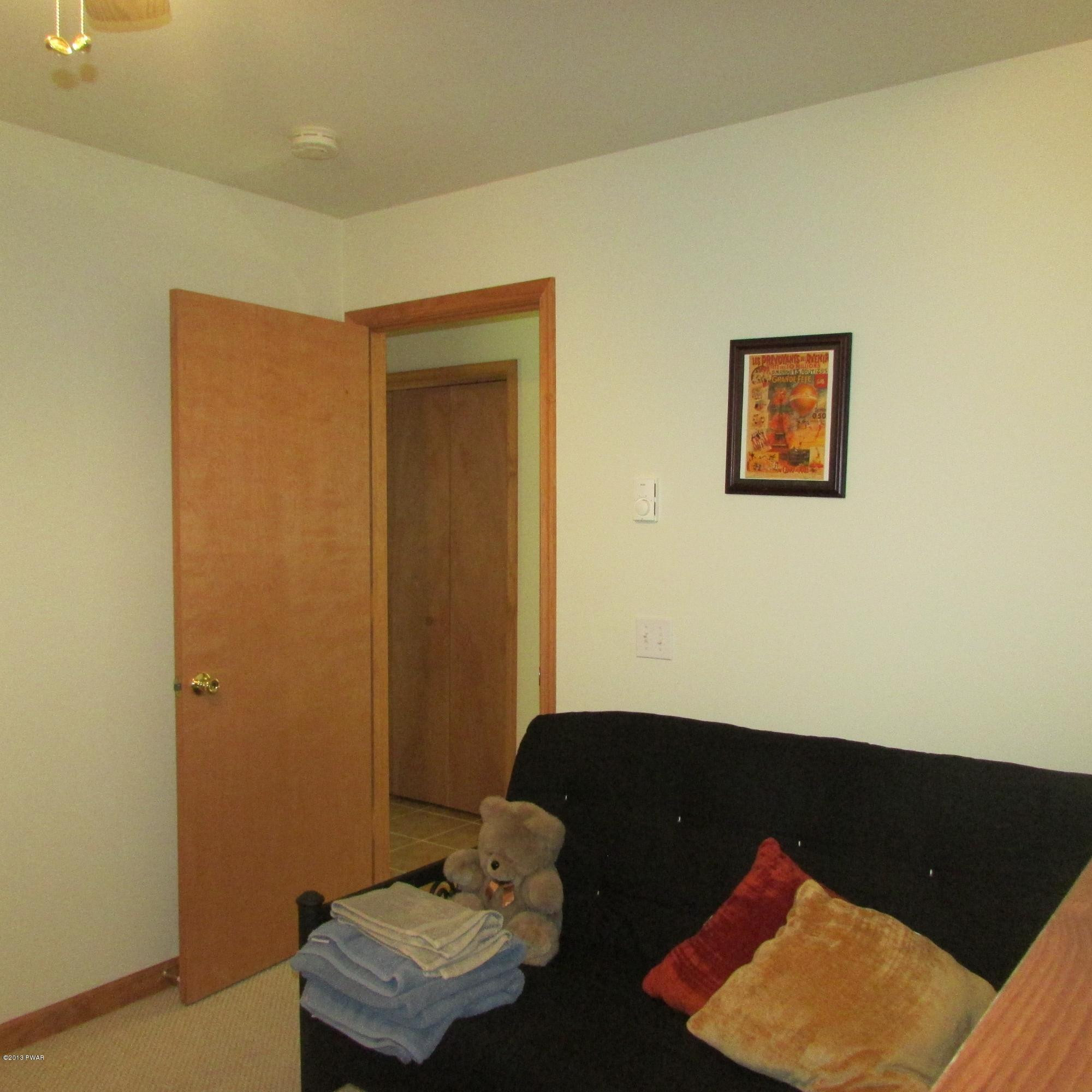 2140 Oaktree Lane Bushkill, PA 18324 - Photo 17 of 27