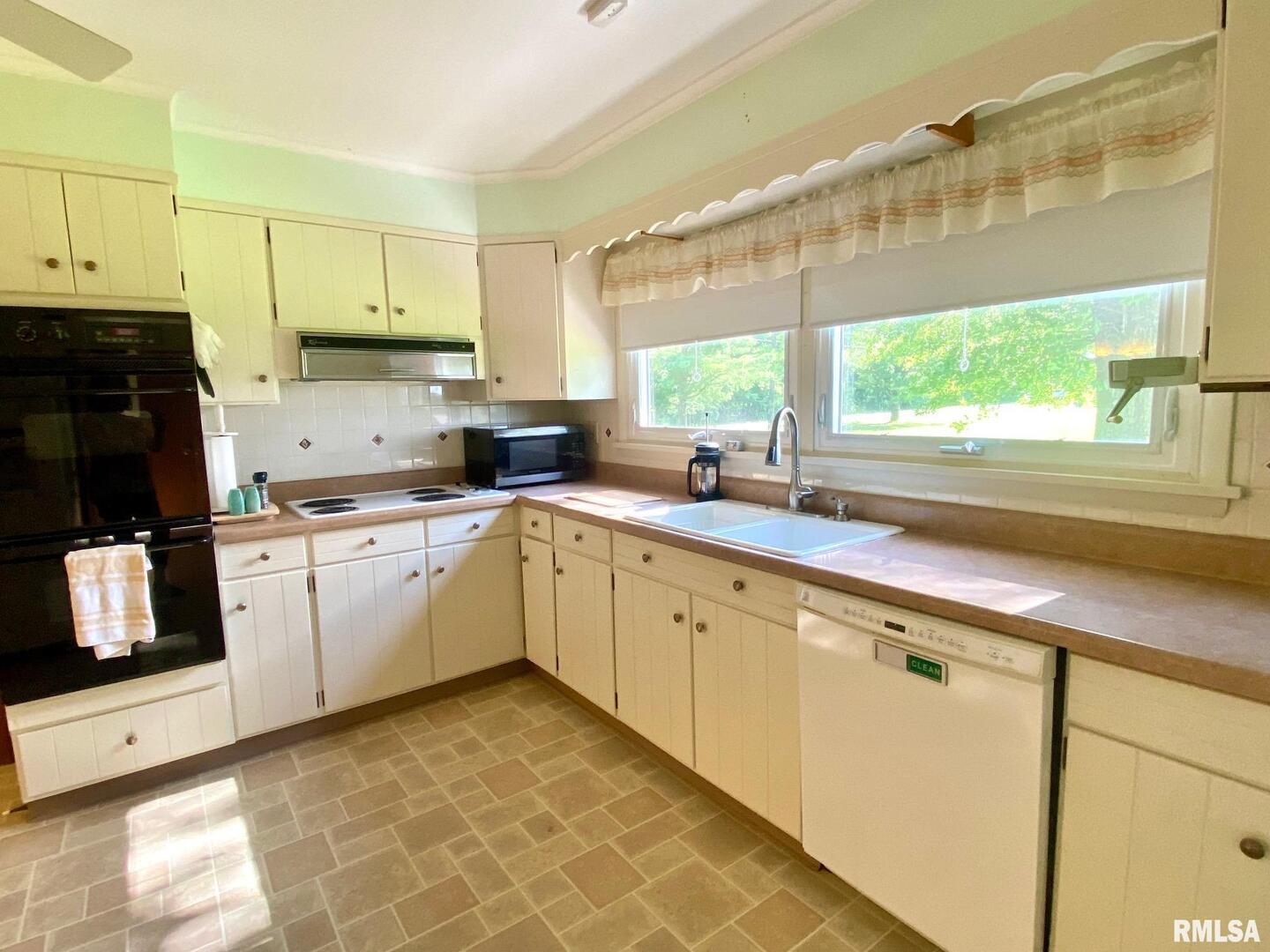 807 West Market Street Christopher, IL 62822 - Photo 12 of 57