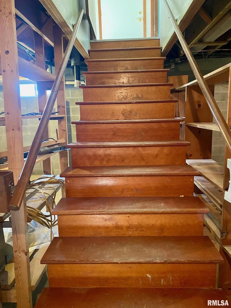 807 West Market Street Christopher, IL 62822 - Photo 32 of 57 a view of entryway