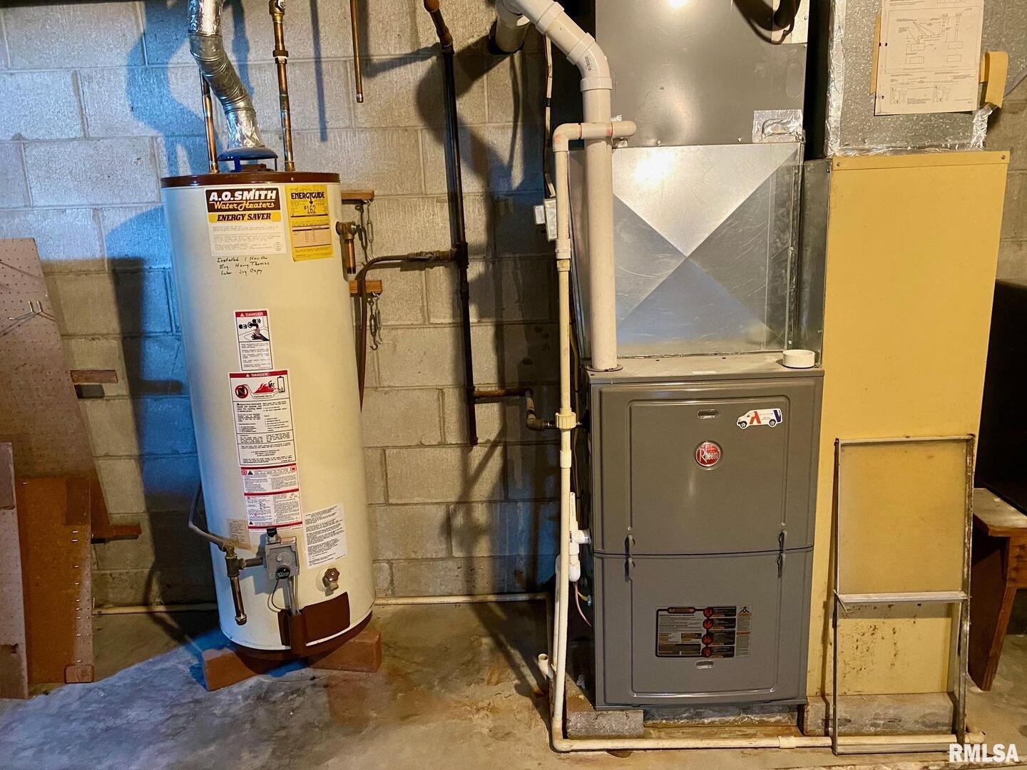 807 West Market Street Christopher, IL 62822 - Photo 34 of 57 a view of front door of house