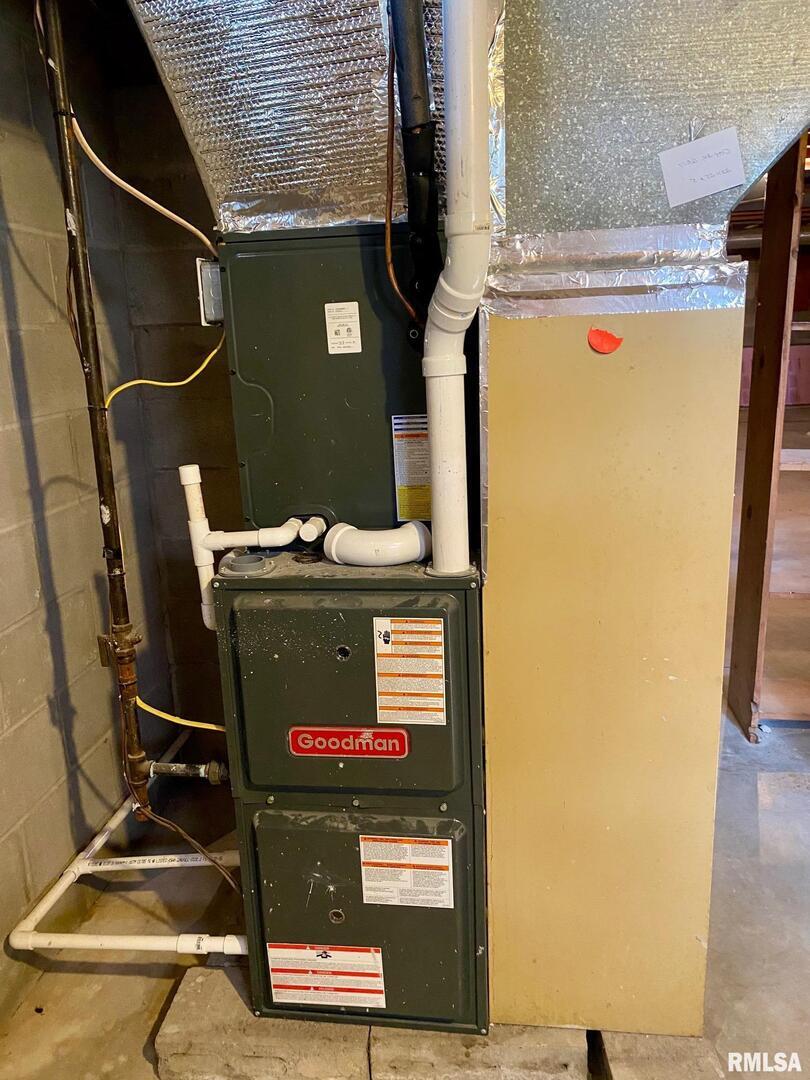 807 West Market Street Christopher, IL 62822 - Photo 36 of 57 a room with storage and utility