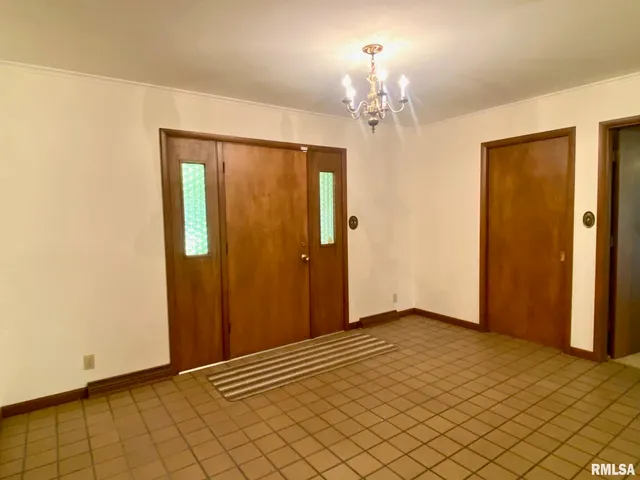 $245,000 | 807 West Market Street, Christopher, IL 62822