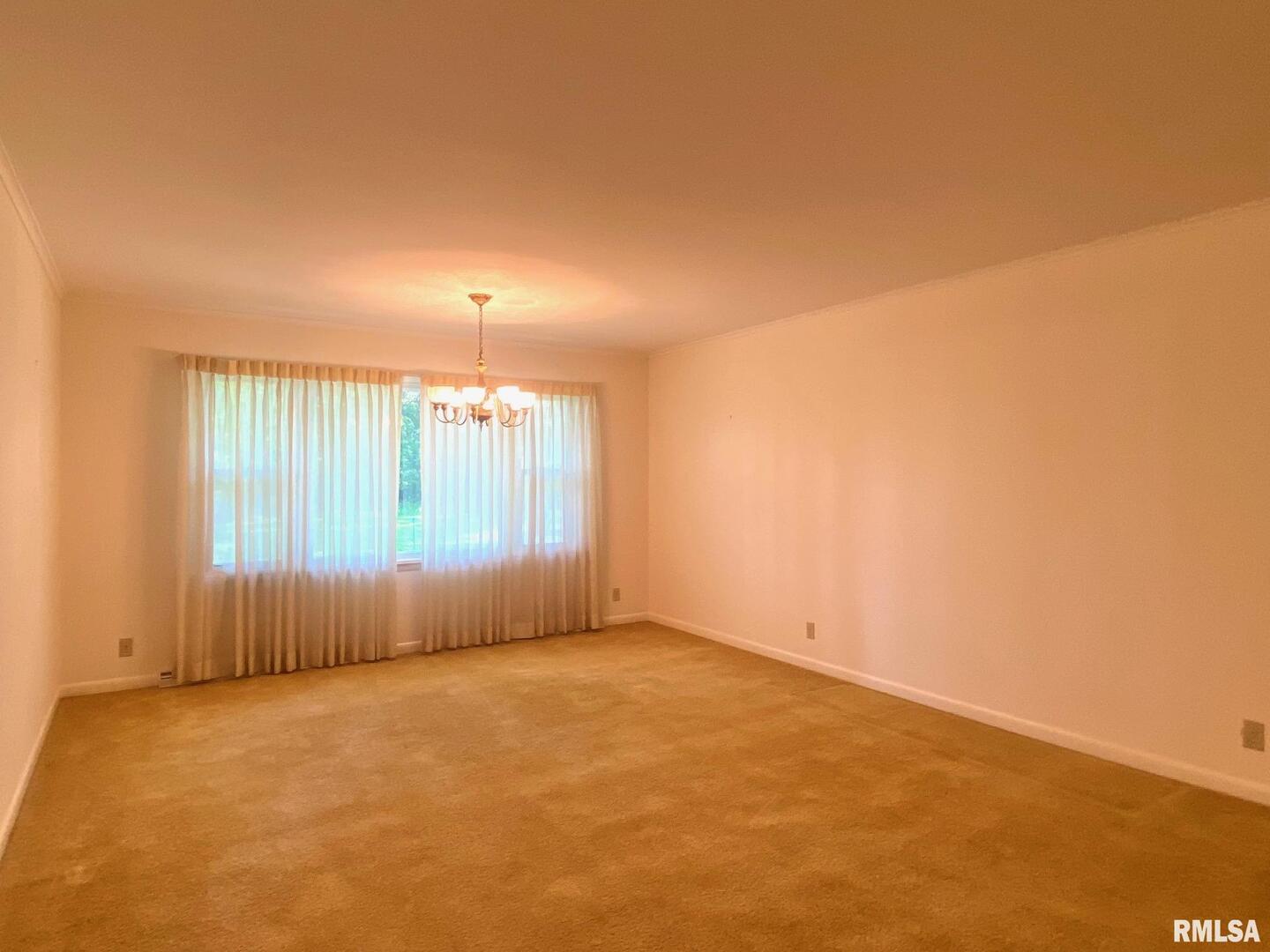 807 West Market Street Christopher, IL 62822 - Photo 8 of 57 an empty room with windows