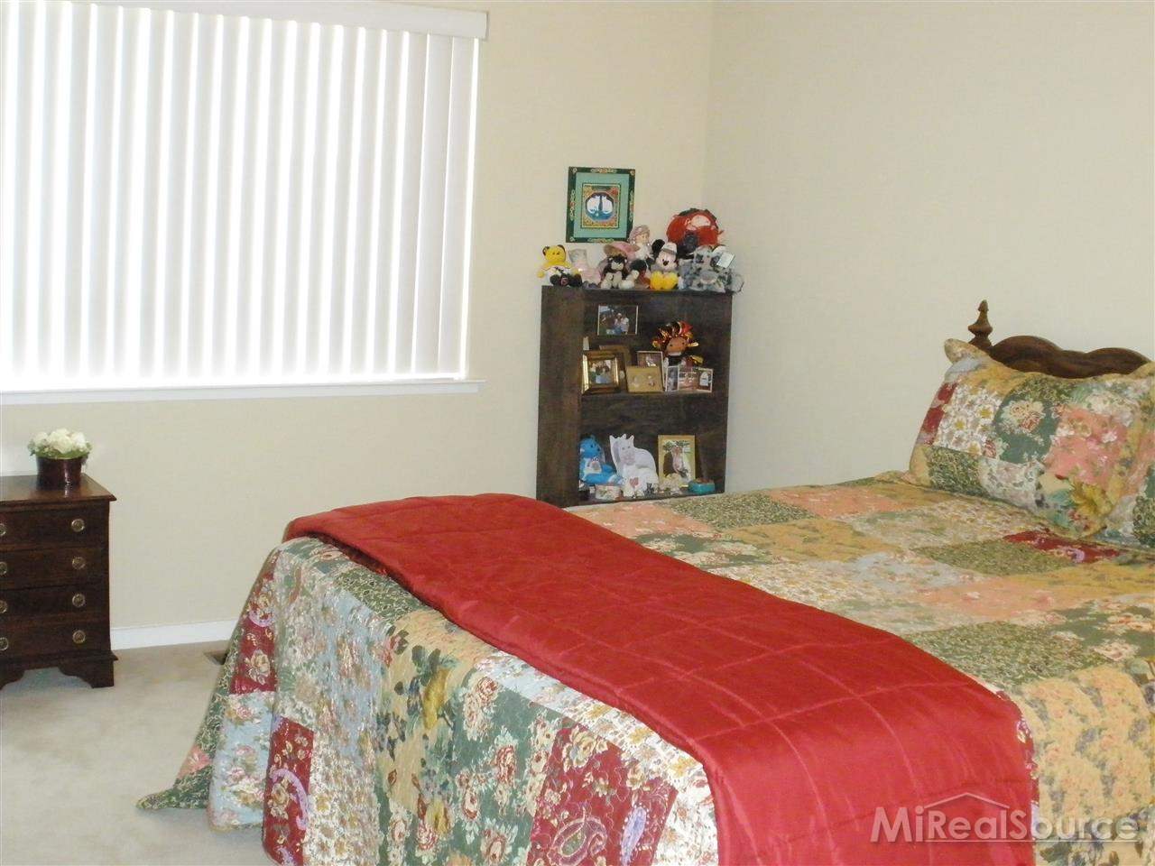 747 Eastbridge Court Rochester, MI 48307 - Photo 7 of 13 31173679-6.JPG