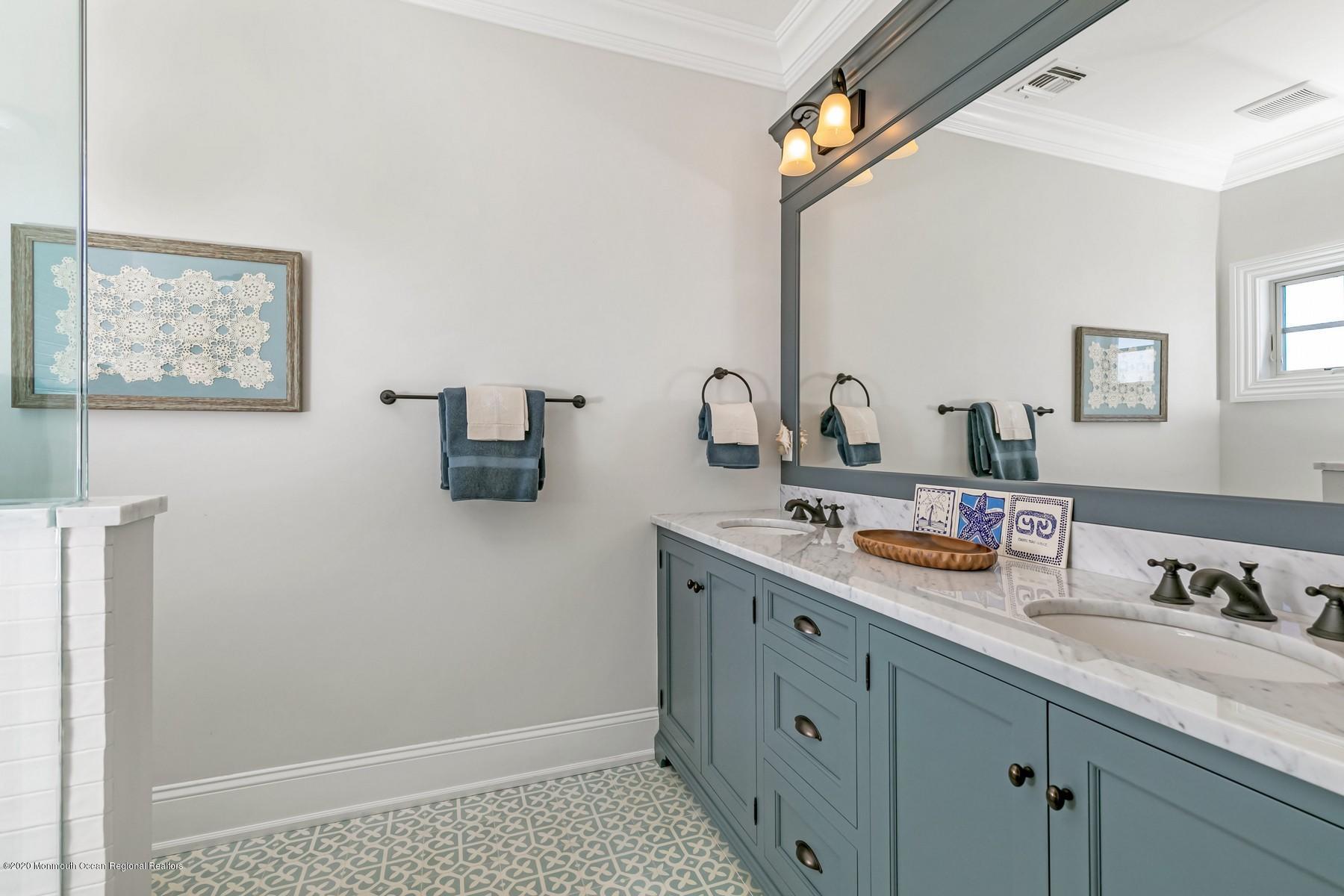 96 Ridge Road Rumson, NJ 07760 - Photo 30 of 37 Attractive En-suite Bath