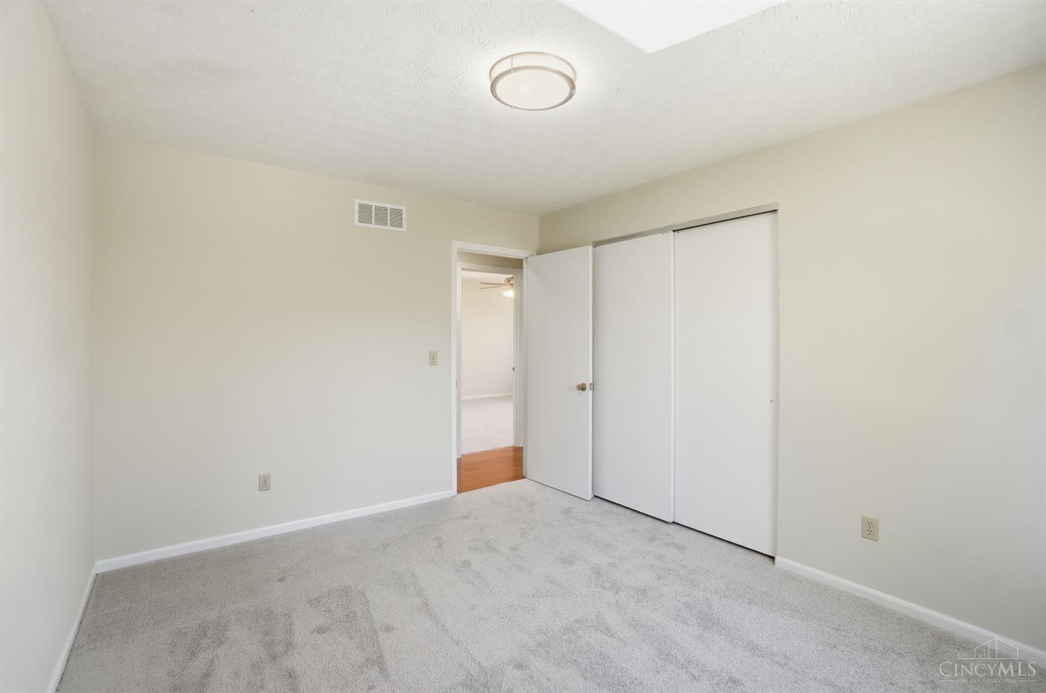 6340 Sheed Road Cincinnati, OH 45247 - Photo 33 of 60